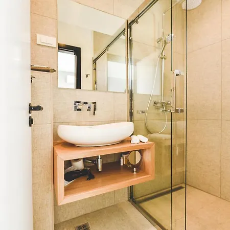 Vikendica Beautiful In W/ Outdoor Swimming Pool, Sauna And 5 Bedrooms Jadranovo