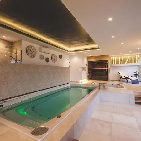 Vikendica Beautiful In W/ Outdoor Swimming Pool, Sauna And 5 Bedrooms *