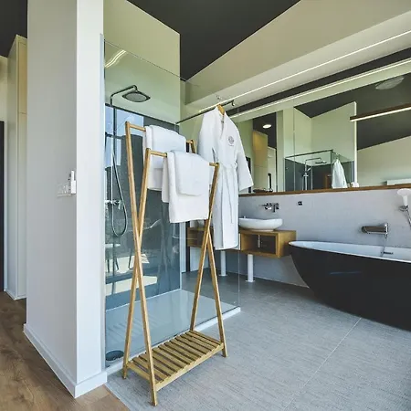 Vikendica Beautiful In W/ Outdoor Swimming Pool, Sauna And 5 Bedrooms *
