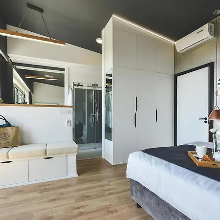 Beautiful In W/ Outdoor Swimming Pool, Sauna And 5 Bedrooms