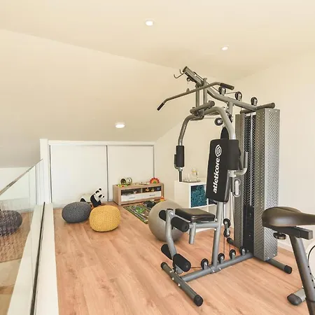 Beautiful In W/ Outdoor Swimming Pool, Sauna And 5 Bedrooms Vikendica