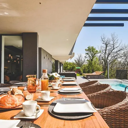 Beautiful In W/ Outdoor Swimming Pool, Sauna And 5 Bedrooms Vikendica