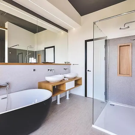 Vikendica Beautiful In W/ Outdoor Swimming Pool, Sauna And 5 Bedrooms
