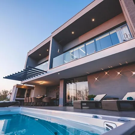 Beautiful In W/ Outdoor Swimming Pool, Sauna And 5 Bedrooms Holiday home *